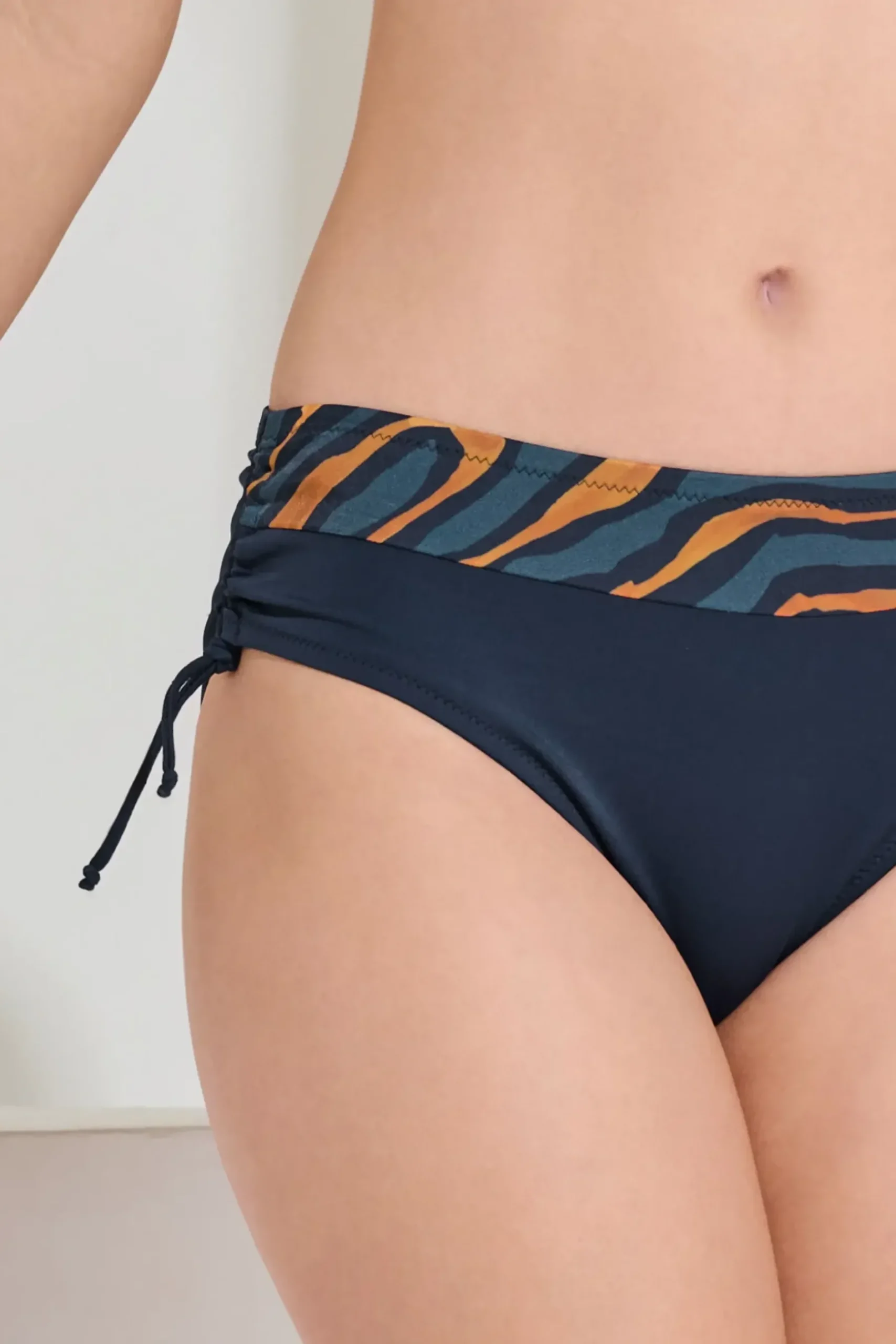 Outlet Bikinislip mit seitlichem Kordelzug »Tanzania« Damen Unterteile